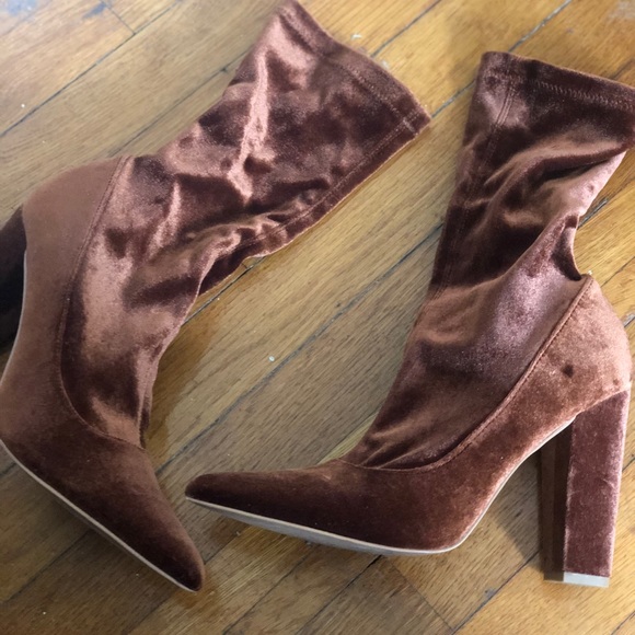 💜Velvet Booties - Picture 2 of 2